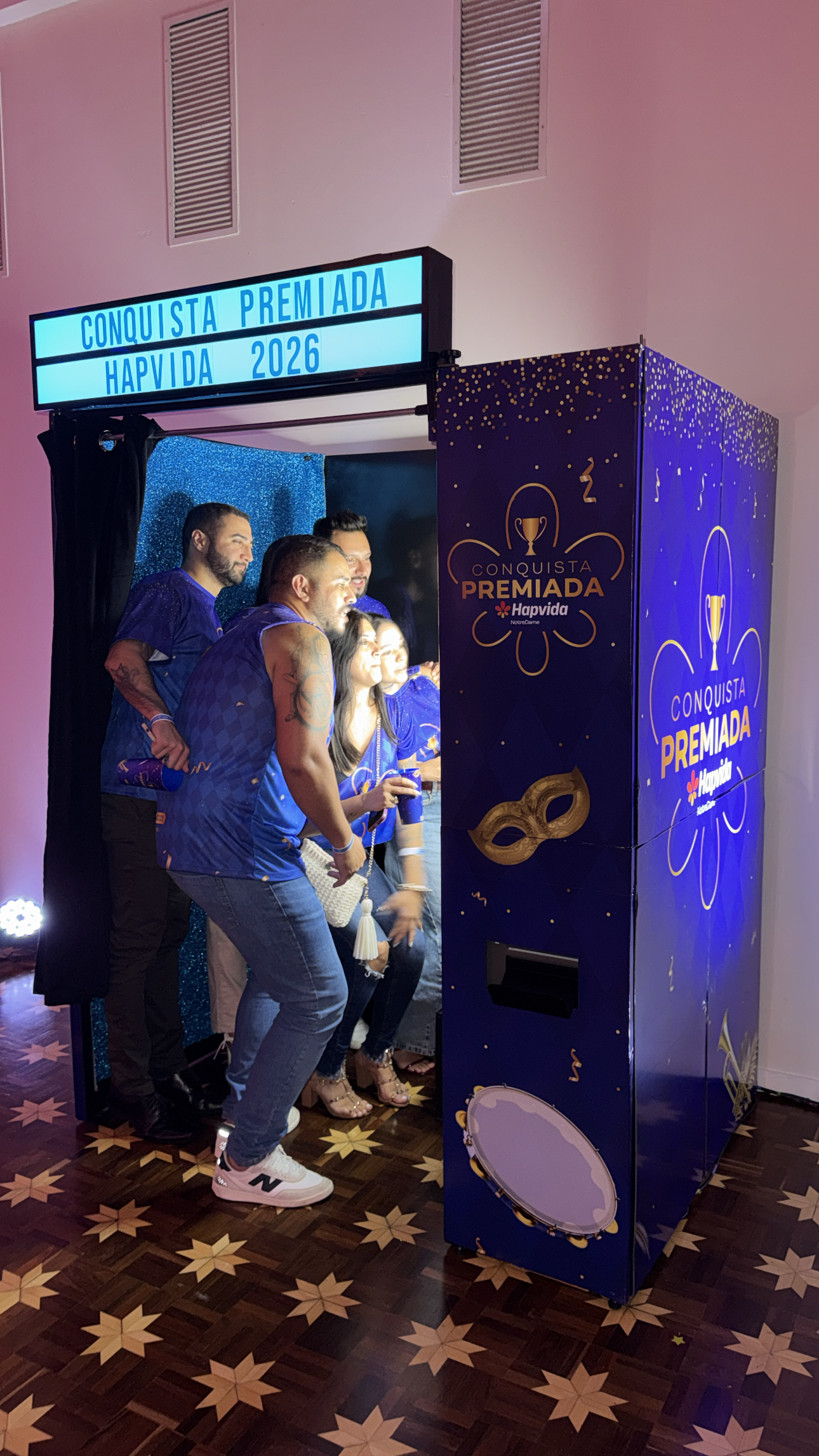 Cabine personalizada em evento corporativo Hapvida