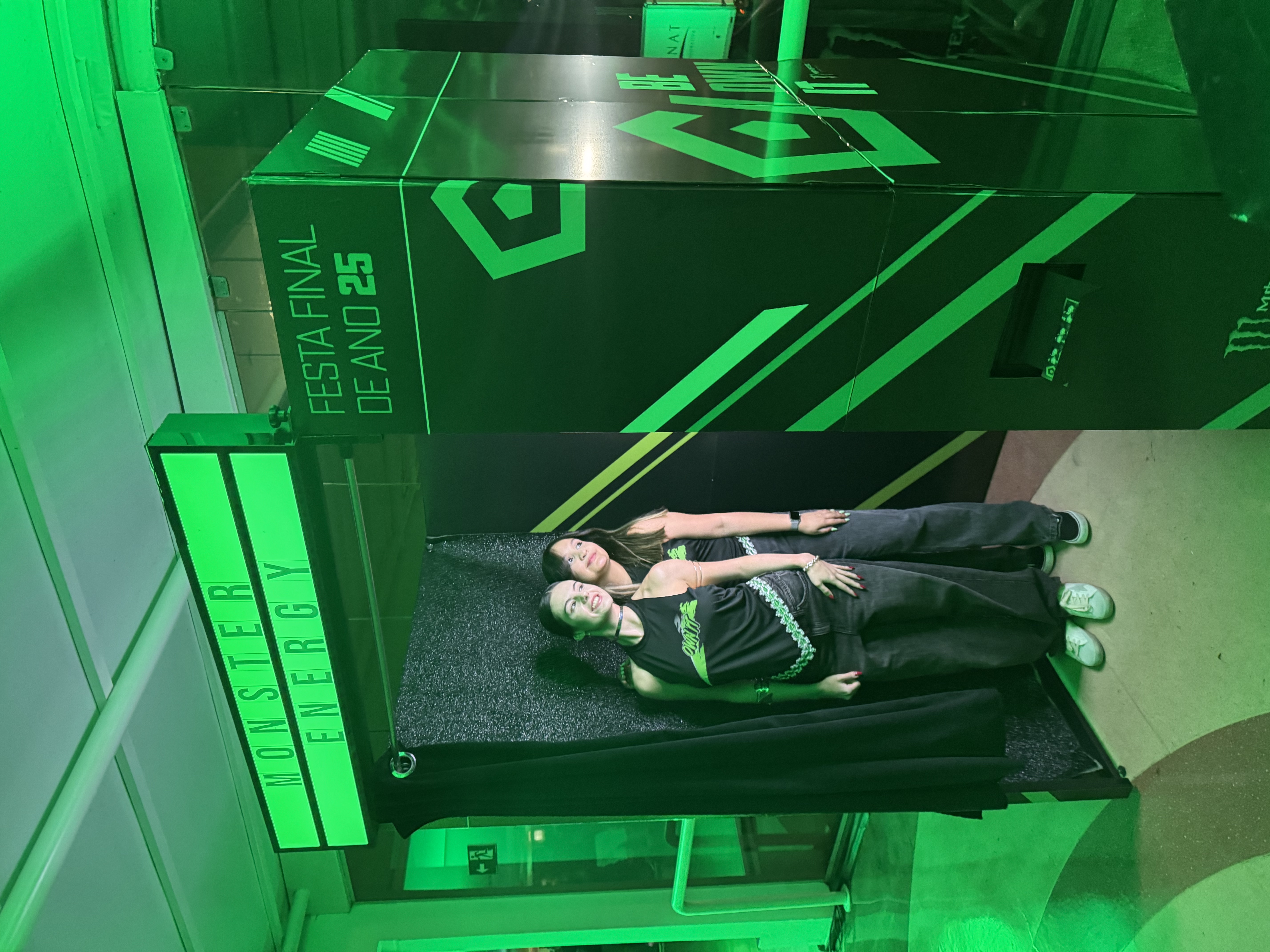 Cabine personalizada em evento Monster Energy