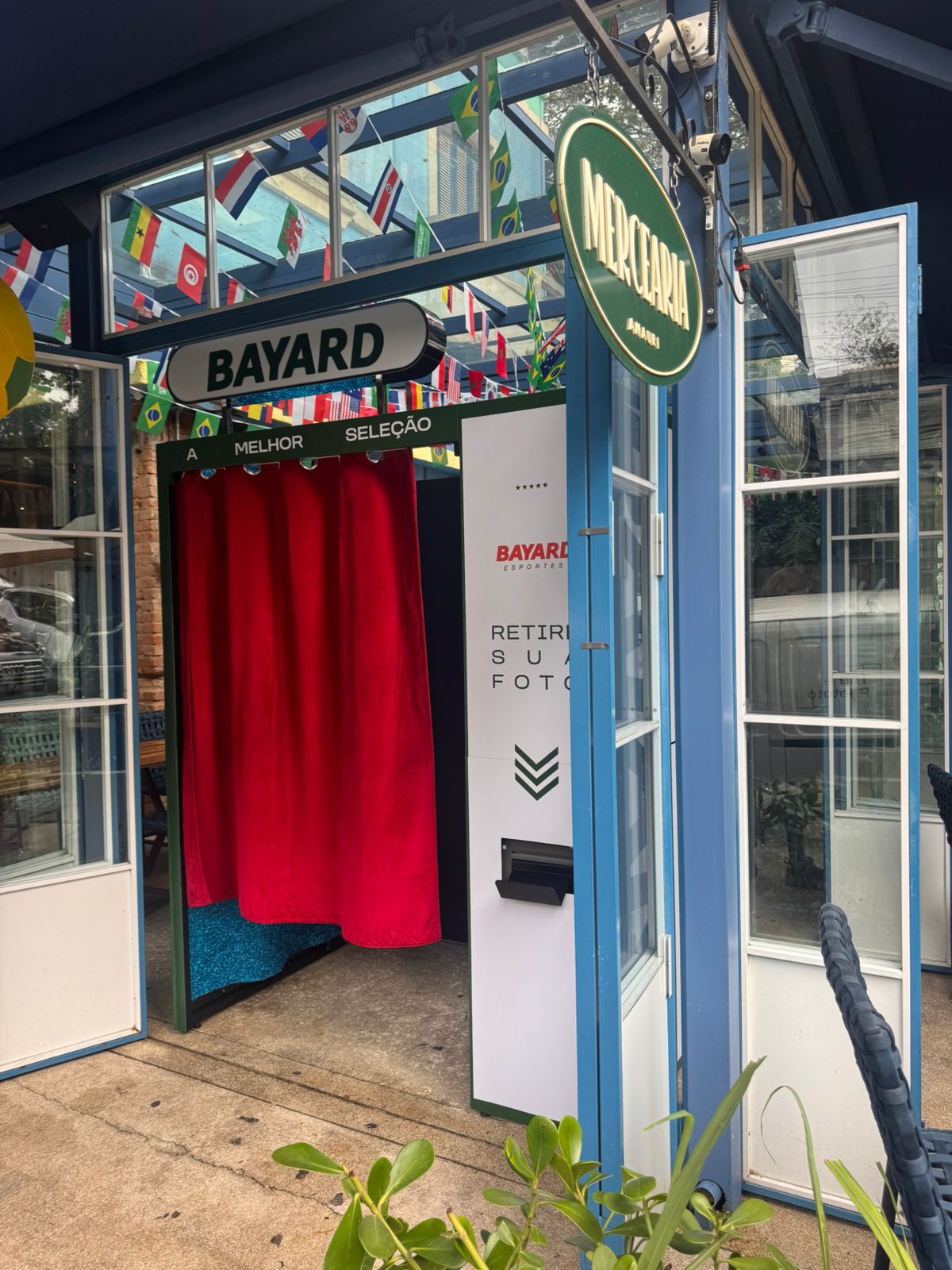 Cabine de fotos personalizada para evento Bayard