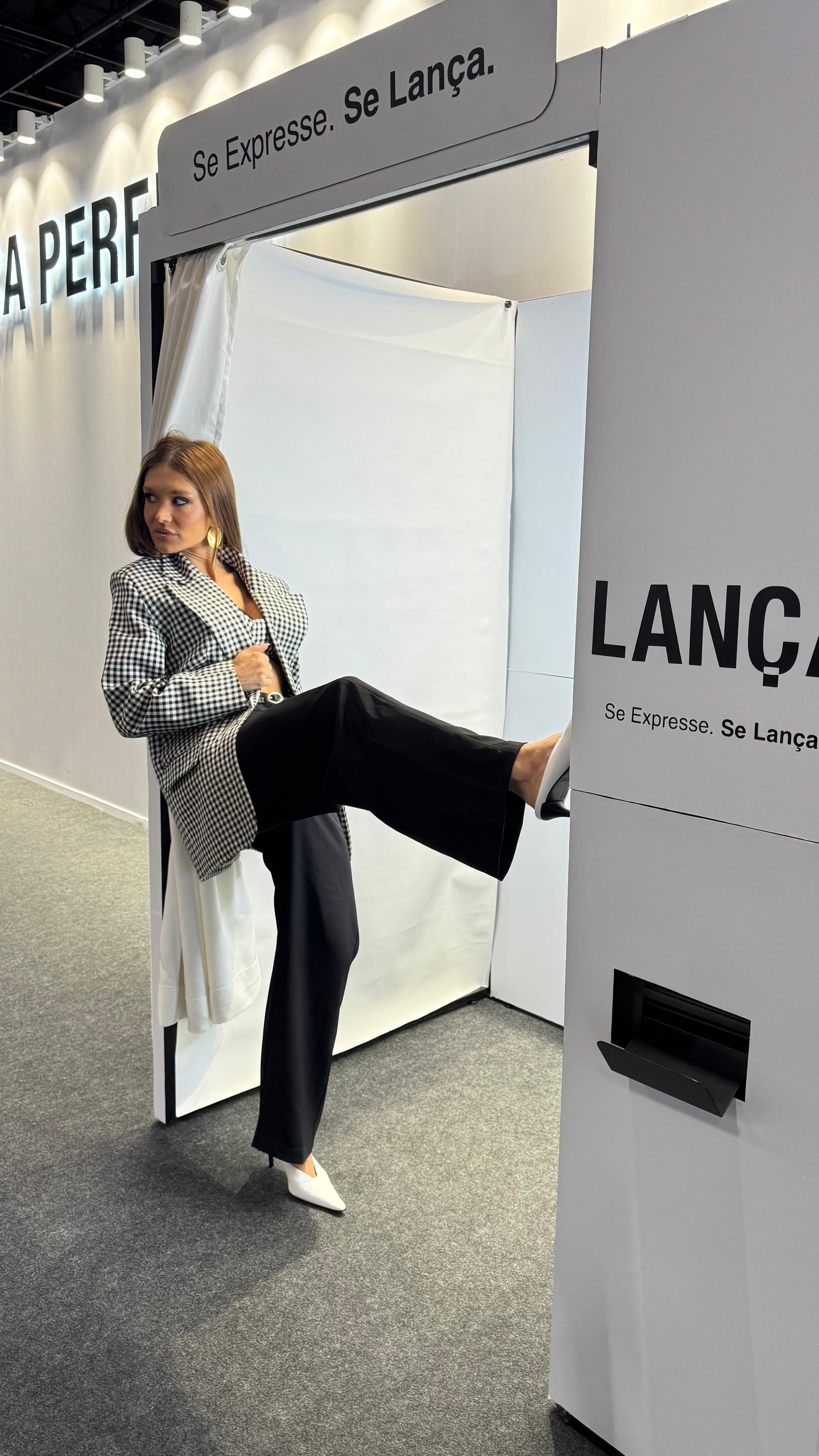 Cabine personalizada em evento da Lança Perfume