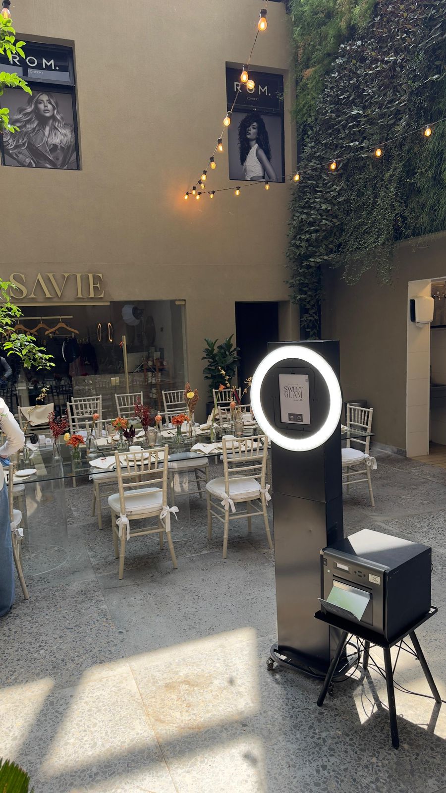 Totem fotográfico Slim em evento elegante