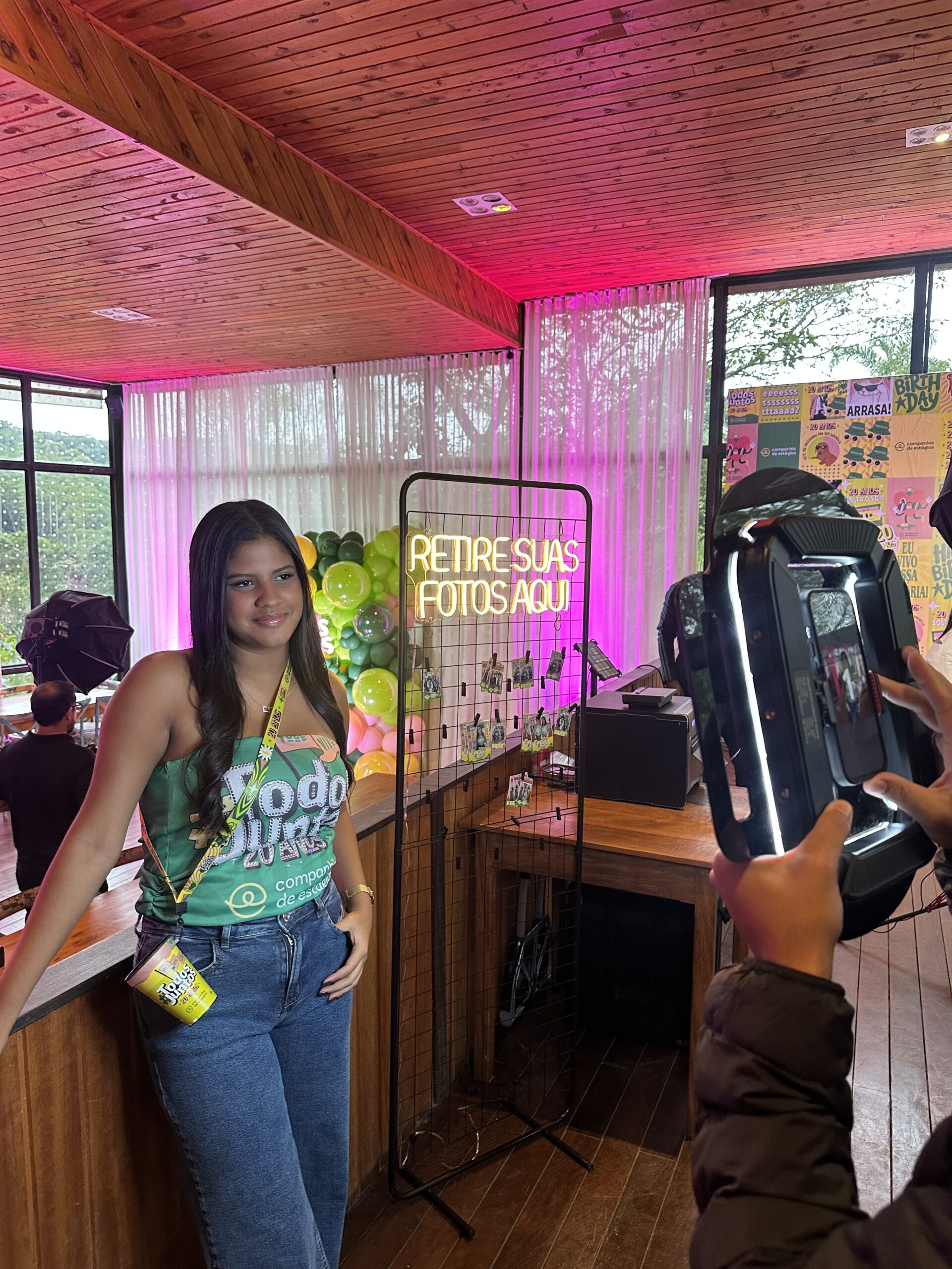 Photo Móvel ao lado do varal de retirada das fotos